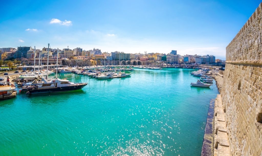19 km από τη Villa Grande.

Το Ηράκλειο είναι η πρωτεύουσα της Κρήτης και μια από τις πιο συναρπαστικές και ζωντανές πόλεις της Μεσογείου...